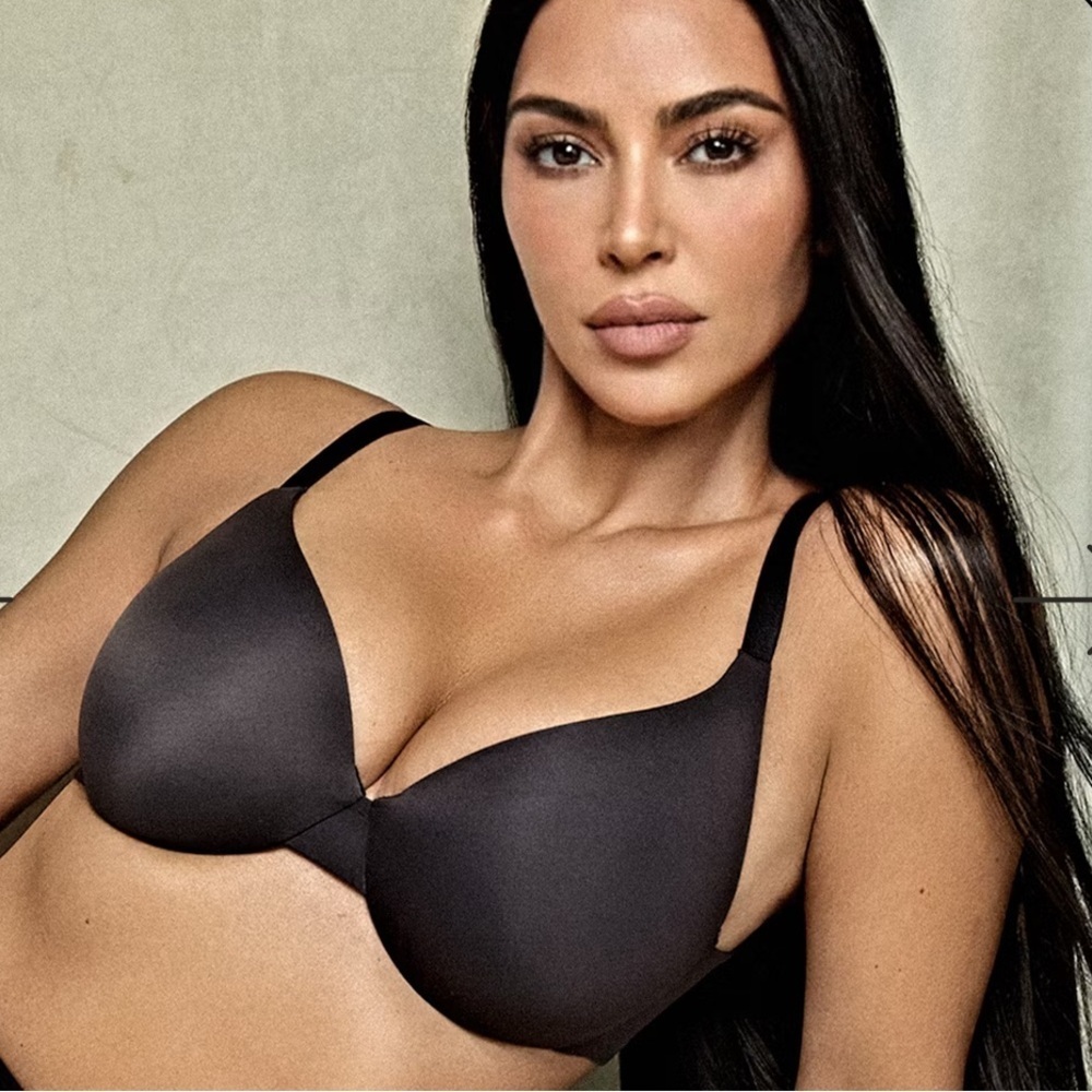 NWT  FULL COVERAGE BRA Smoothing Intimates 36DDD COLOR ONYX